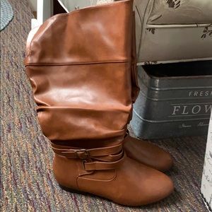 NWT Torrid 10W boots